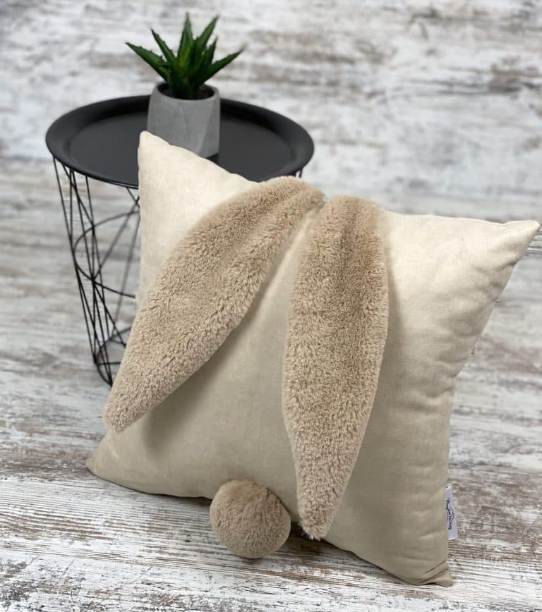 Подушка "Зайка" замшевая 40*40 см бежевая