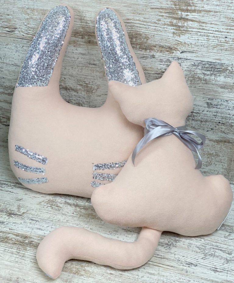 Подушка "Bunny" плюшевая h55 см пудровая