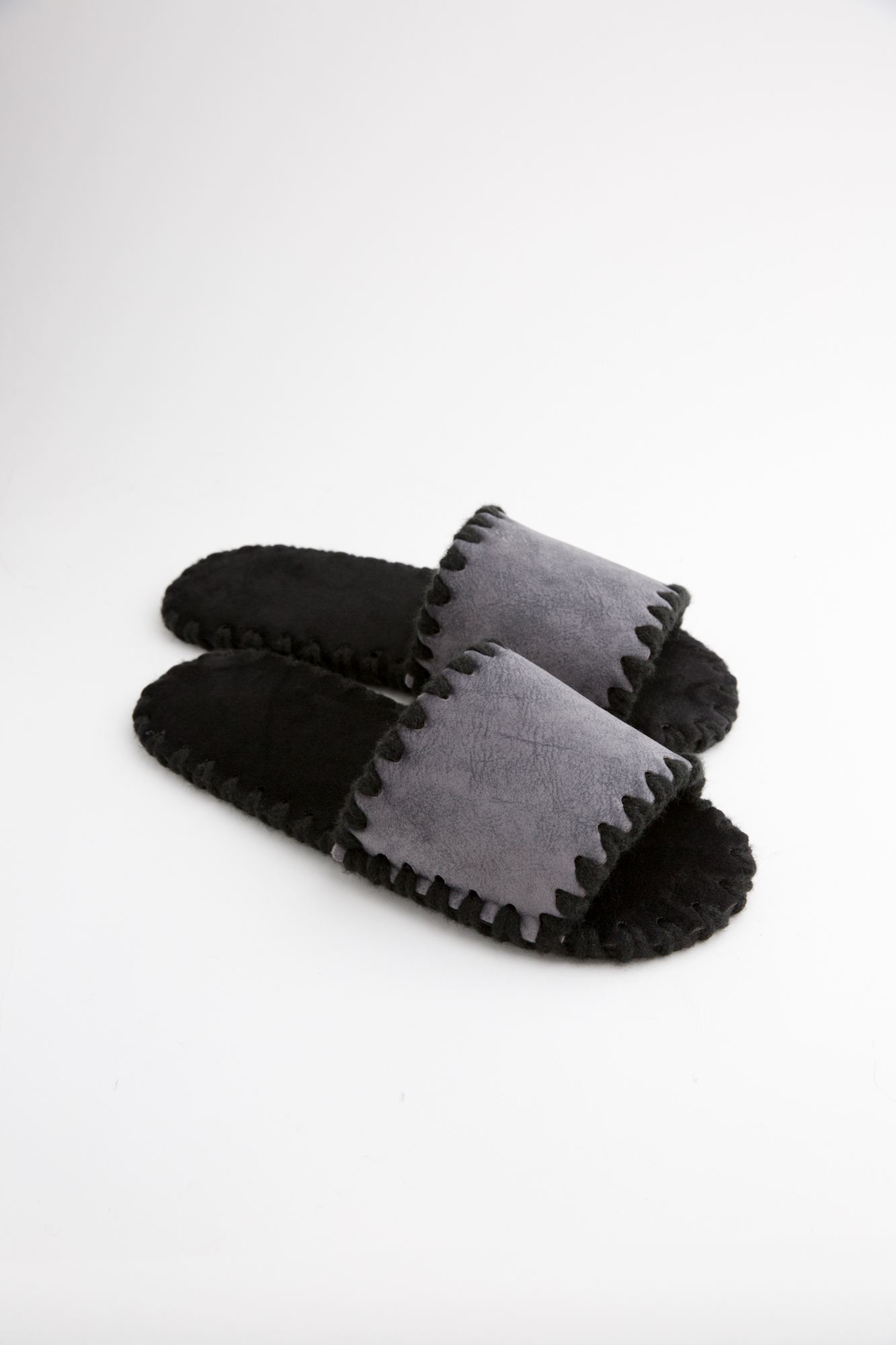 Мужские домашние тапочки Family Story Классические открытые графитовые ЭВА 40-41 р