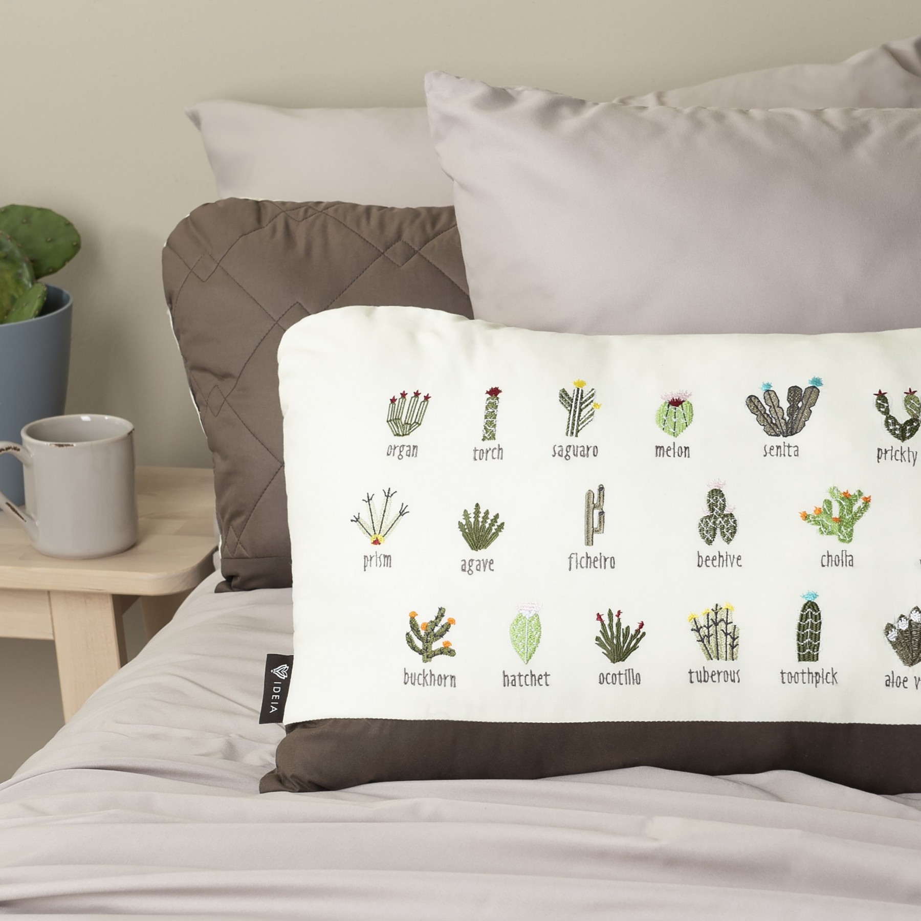 Подушка декоративная Cactuc с вышивкой ТМ IDEIA 35х53 см беж. Подушка декоративная Cactuc с вышивкой ТМ IDEIA 35х53 см беж.