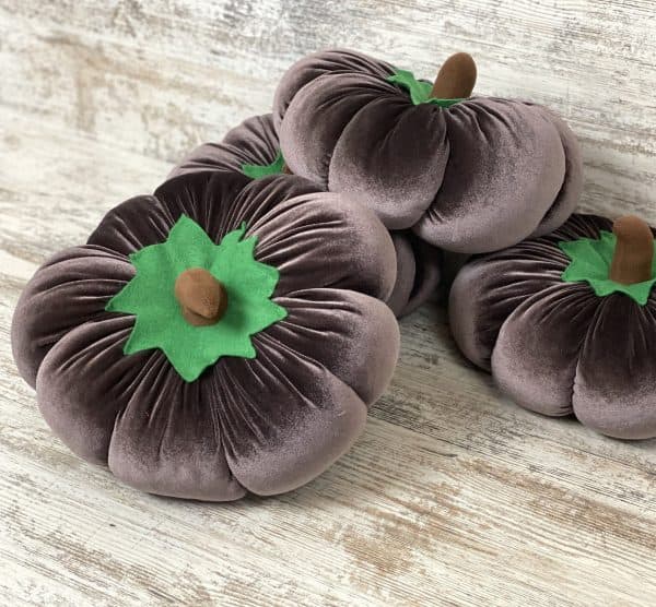 Тыква декоративная велюровая мерцающая (с декором) d30