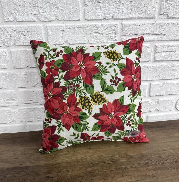 Подушка новогодняя X-mas red flowers 40х40 см цельная Подушка новогодняя X-mas red flowers 40х40 см цельная