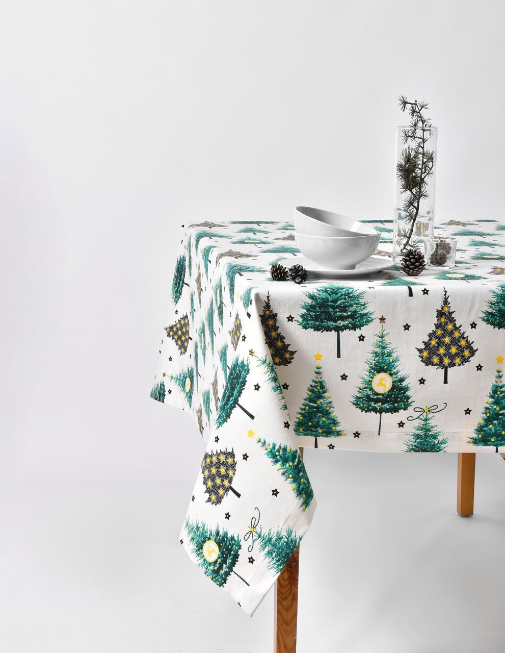 Скатертина Новорічна водовідштовхувальна TM IDEIA Ялинка