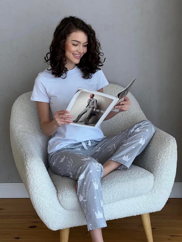 Женские Пижамные брюки  с бязи серые C211P с белыми Коронами S Женские Пижамные брюки  с бязи серые C211P с белыми Коронами S