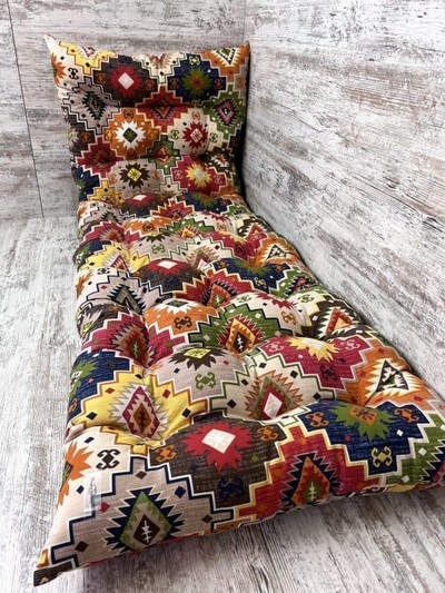 Подушка на подоконник панама “Carpet” красный Подушка на подоконник панама “Carpet” красный