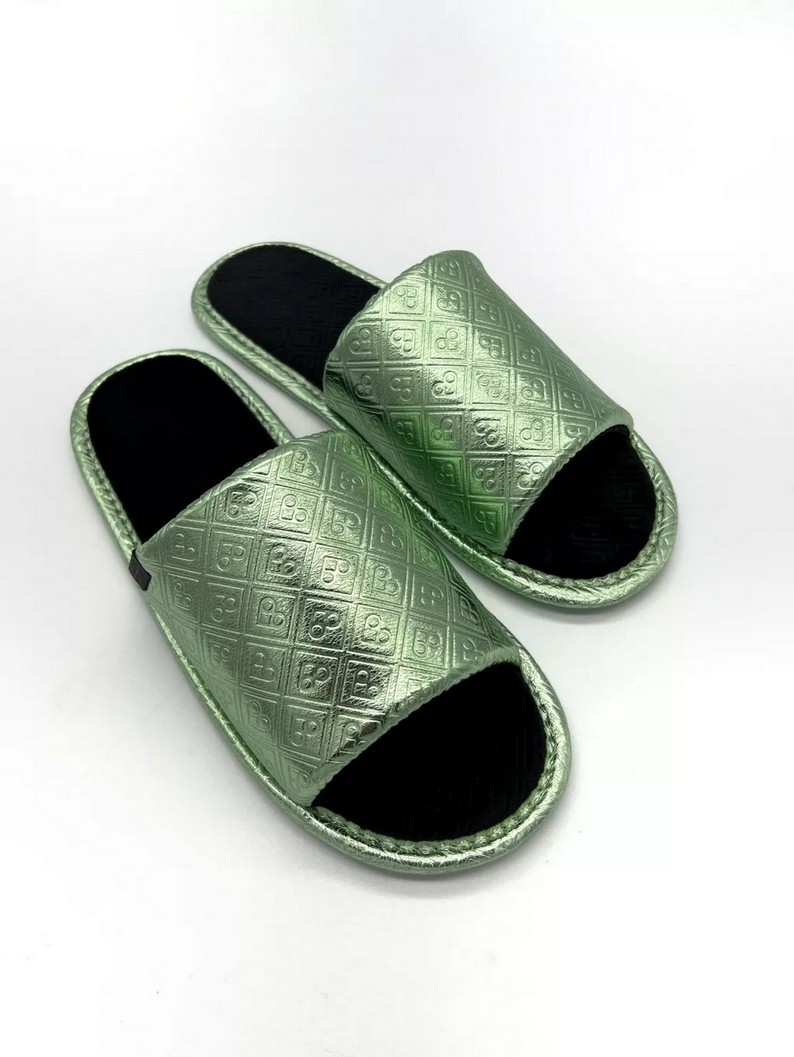 Домашні капці з патерном Family Story FLEX-металік відкриті Зелені