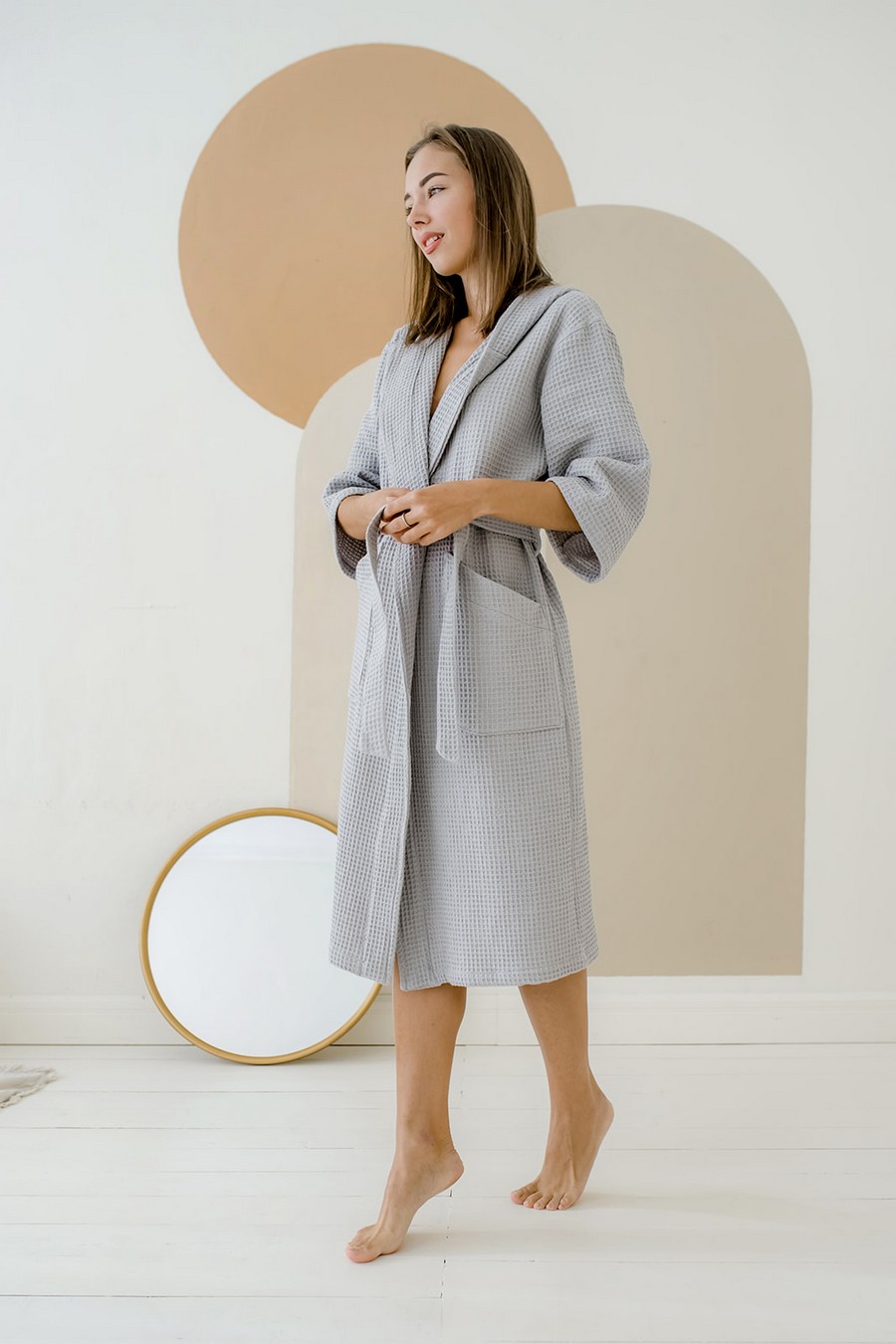 Вафельний жіночий халат з капюшоном  сірий