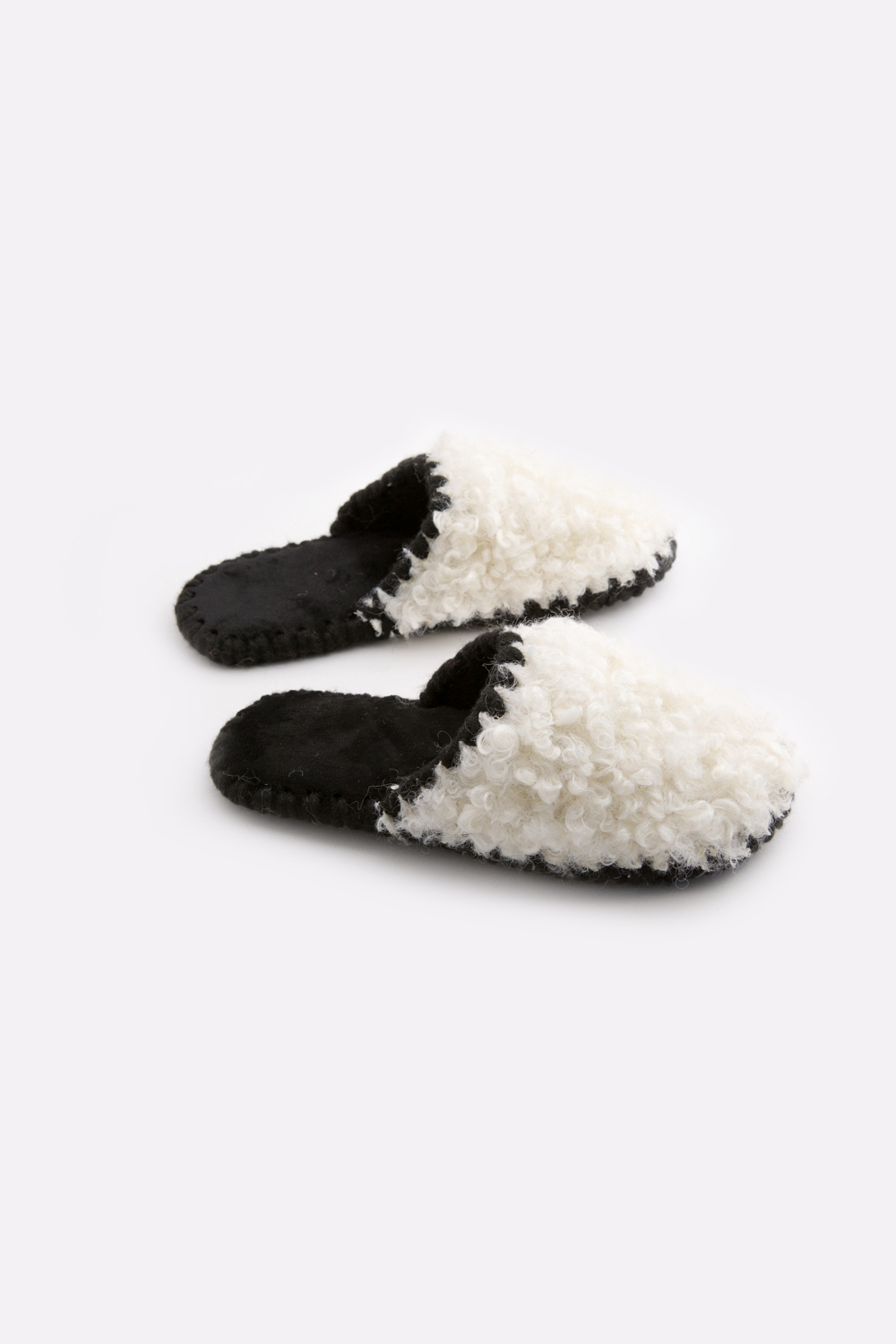 Женские домашние тапочки Family Story Кучерики закрытые Белые ЭВА 36-37 р