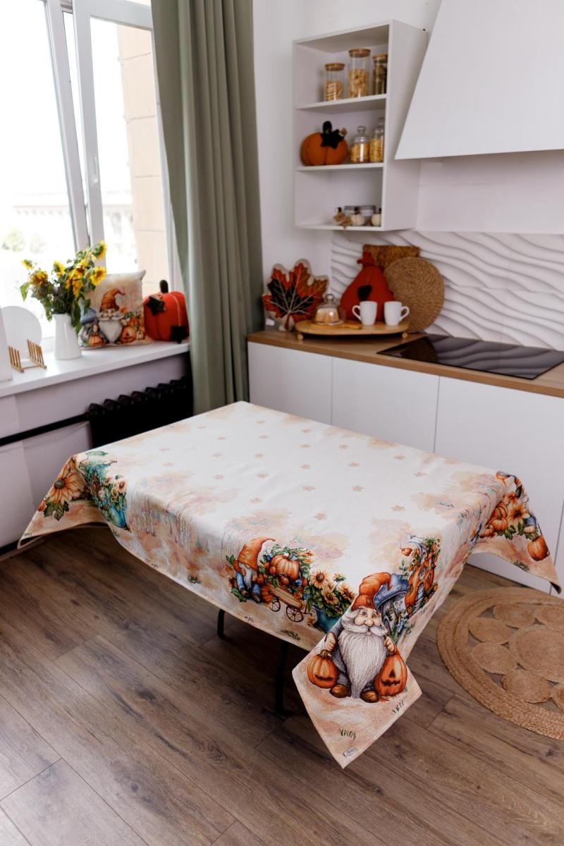 Скатерть гобеленовая Прованс Тыквенные гномы 135х140 см