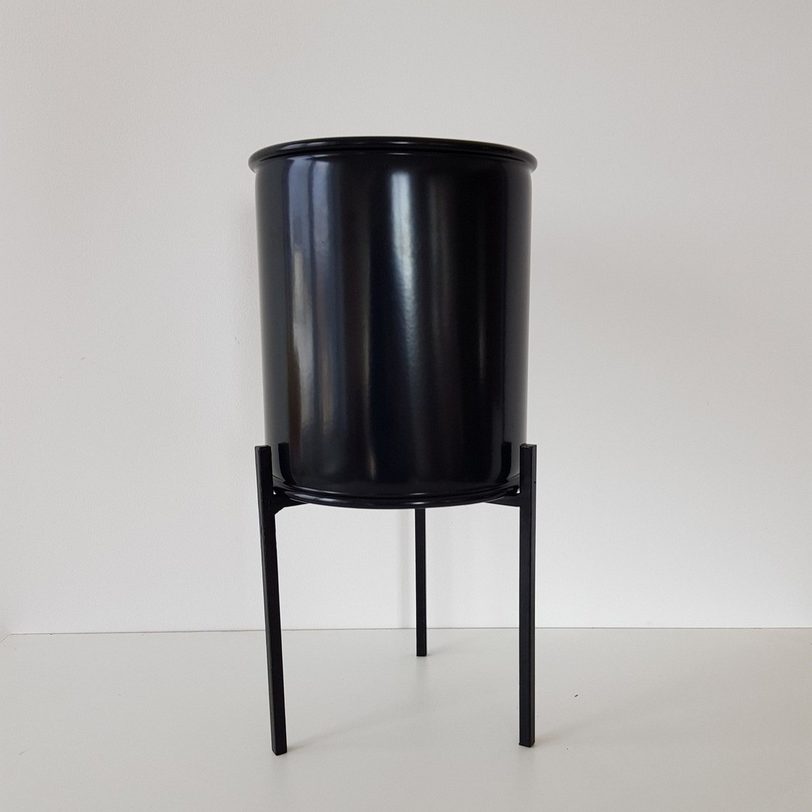 Подставка под цветы Толедо 100d120 с цветочным горшком чорная DecorArt