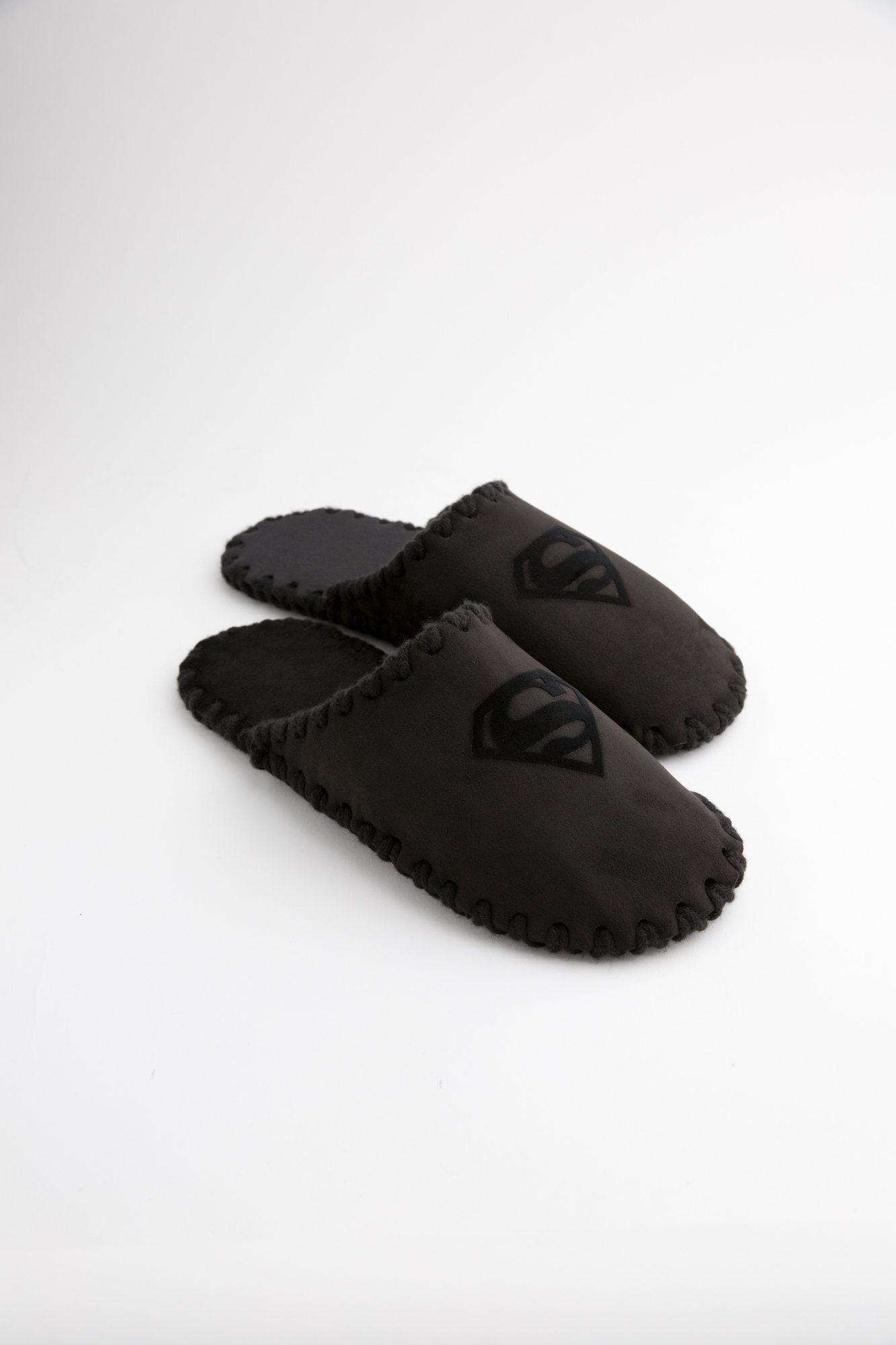 Мужские домашние тапочки Family Story Классические Superman закрытые Черные 40-41 р