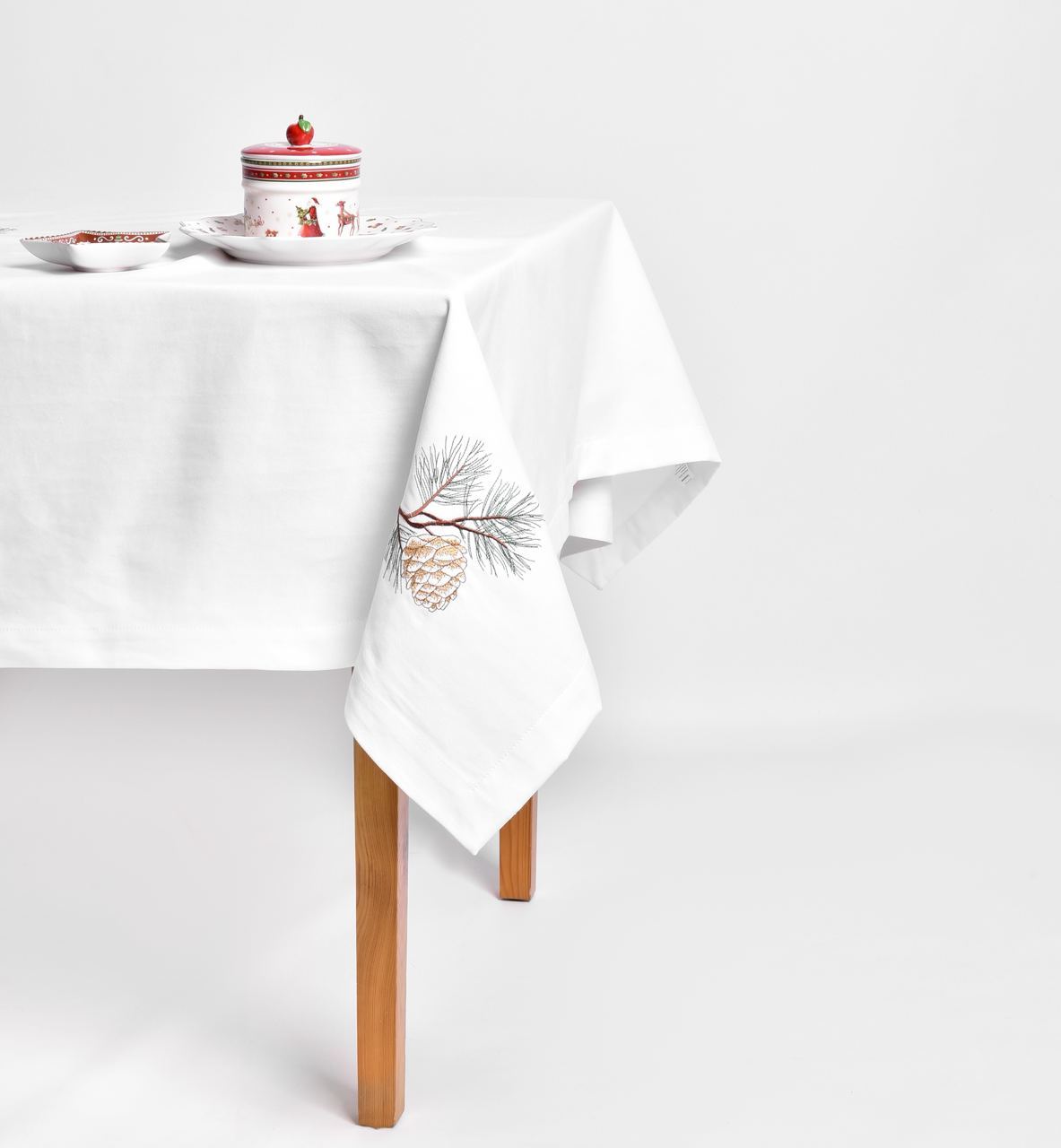 Скатертина Новорічна водовідштовхувальна TM IDEIA з вишивкою біла