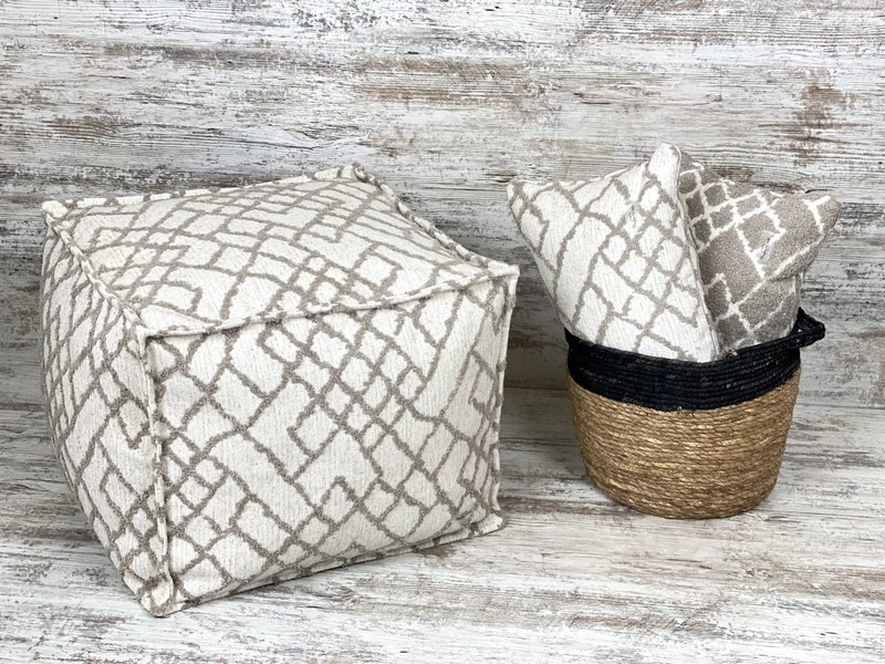 Бескаркасный пуф "Split" бежевый