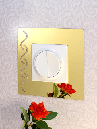 Дзеркальний настінний акриловий декор рамка наліпка під вимикач №15 золото 1шт.