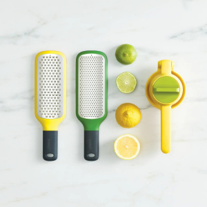 Терка Joseph Joseph GripGrater с выемкой для миски фото 5 Терка Joseph Joseph GripGrater с выемкой для миски фото 5